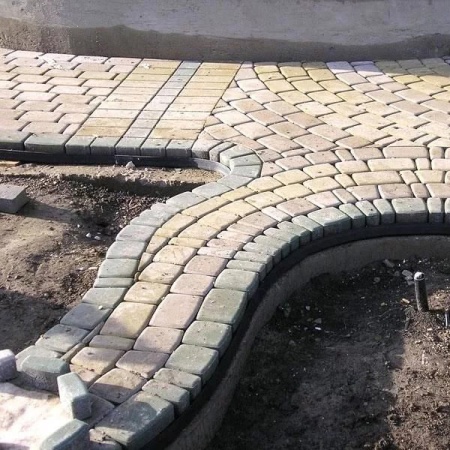 Бордюр тротуарный пластик. 6смх3м (черный)